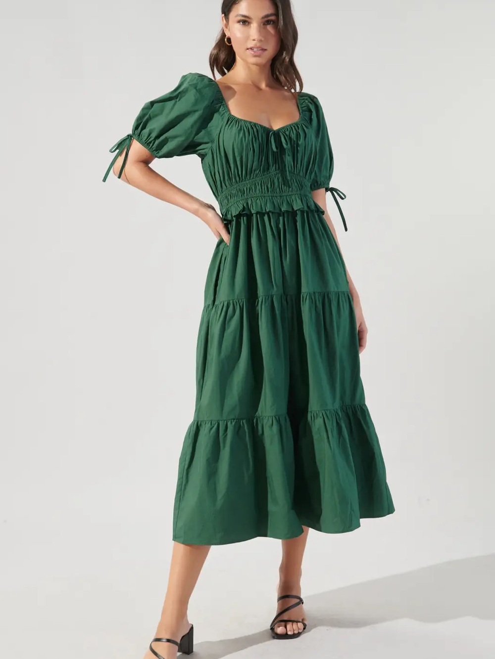 Sugarlips Maribeth Poplin Puff Sleeve Tiered Midi Dress in evergreen size medium